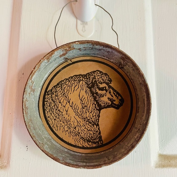 *Farm Faces Metal Sheep Ornament - Picture 8 of 10